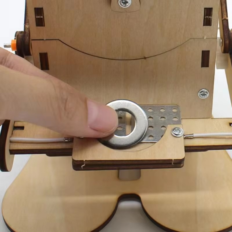 نموذج روبوت يأكل العملات المعد - مراجعة Science Diy Model وسعره